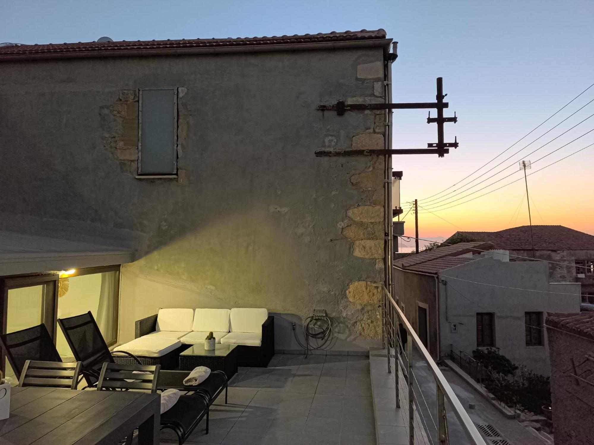 Charming Old Tannery House With Spacious Veranda And Stunning Sea View! Khania Eksteriør bilde